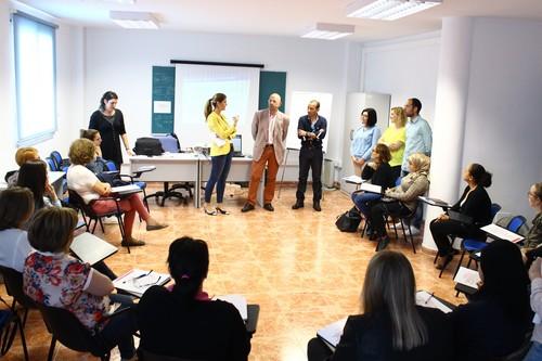 Cruz Roja, Clece y Ayuntamiento forman en 'Ayuda a domicilio' a una quincena de mujeres del municipio para mejorar su empleabilidad