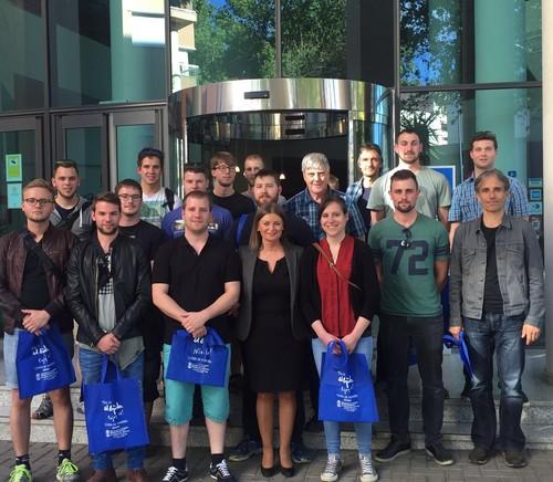 Estudiantes y profesores suizos visitan estos días el municipio para conocer el sistema de producción y los recursos con los que cuenta