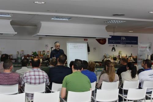 Sergi Arola imparte una 'Masterclass' en la Escuela de Hostelería y Turismo en Roquetas