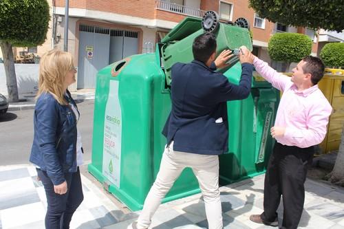 Más de 35 establecimientos hosteleros  de Berja participan en la campaña para fomentar el reciclaje de vidrio