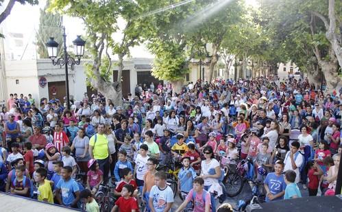 El Día de la bicicleta reúne a más de 500 participantes en Berja