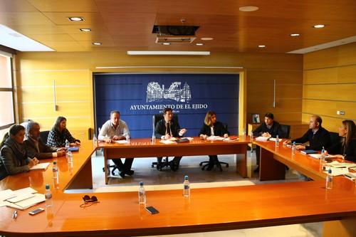 El Ayuntamiento logra un ahorro de un 30% en la contratación de la iluminación extraordinaria para las fiestas populares de todo el municipio de 2016 y 2017