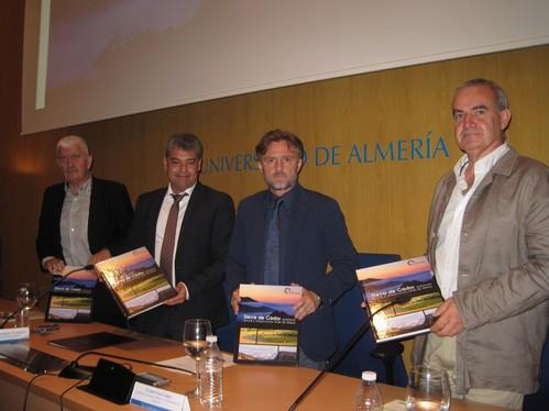 José Fiscal aboga por el desarrollo de las infraestructuras verdes durante la presentación de un libro sobre la Sierra de Gádor