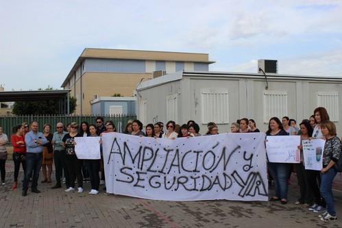 Sólo 97 de los 530 alumnos del CEIP Miguel Servet de Balerma han acudido a clase esta jornada de huelga por las malas condiciones del centro