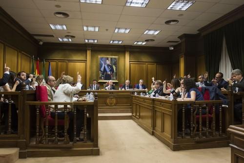 El Pleno de Diputación exige a la Junta que invierta en infraestructuras el canon que cobra a todos los almerienses