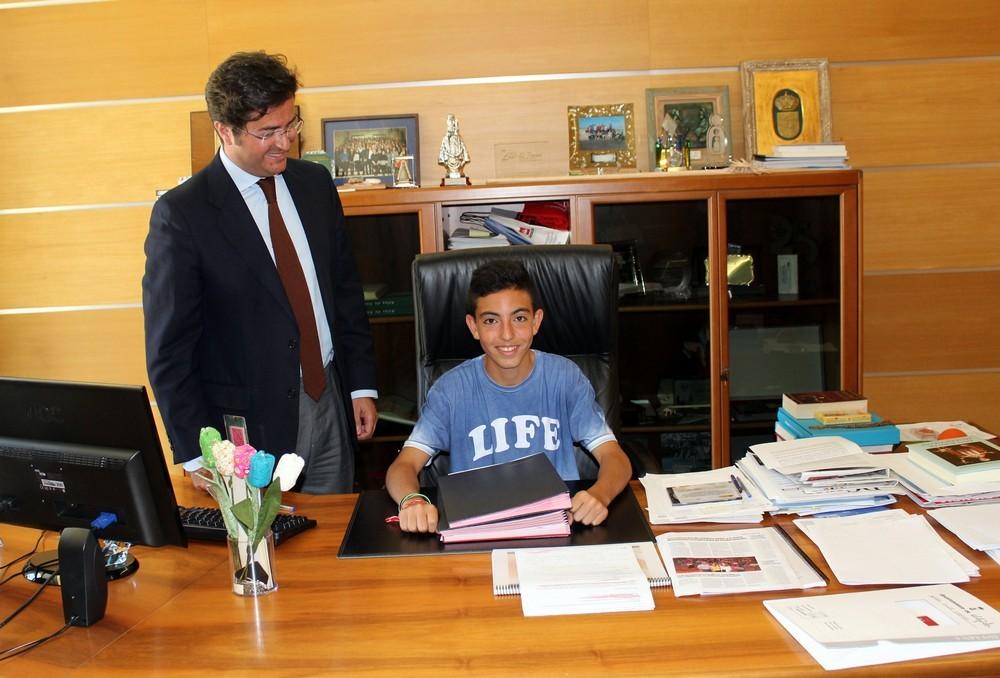 Álvaro Egea gana el certamen ‘Presidente por un día’ de Santa María del Águila por su preocupación por el medio ambiente y las normas cívicas