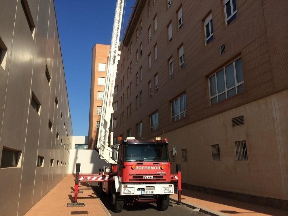 El Hospital de Poniente evalúa su Plan de Autoprotección con la colaboración del Consorcio de Bomberos