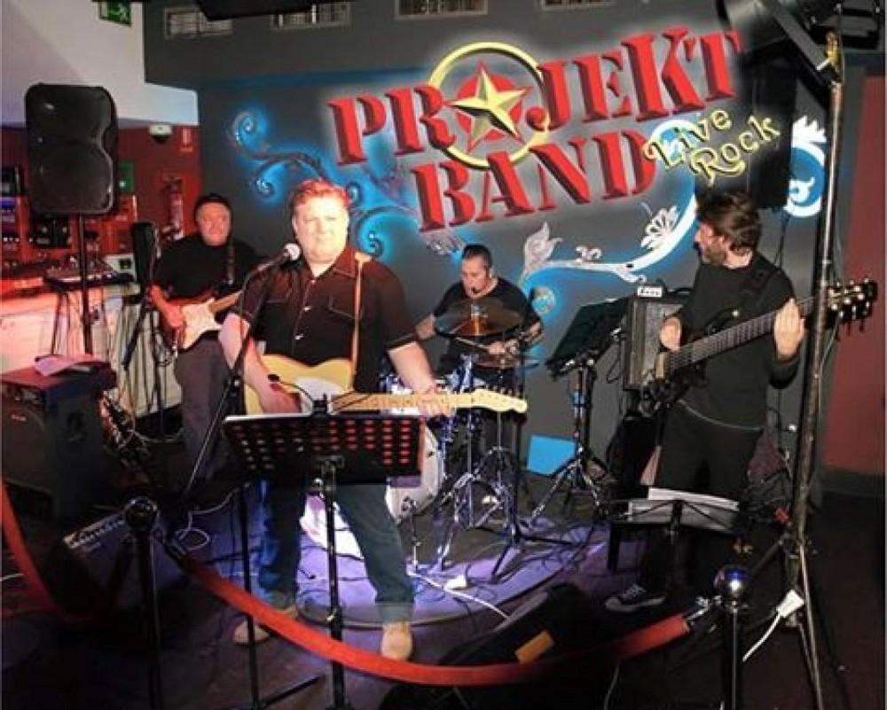 La 'Noche Joven' regresa a Vícar para poner el prólogo a las fiestas de La Puebla