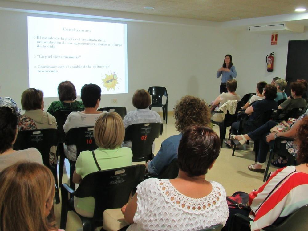 El Hospital de Poniente celebra el Día Europeo de la prevención del cáncer de piel con actividades y charlas