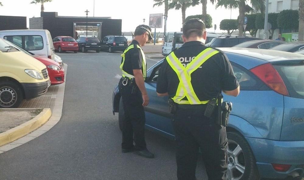 Policía Local Adra realiza una campaña de vigilancia de las condiciones del vehículo