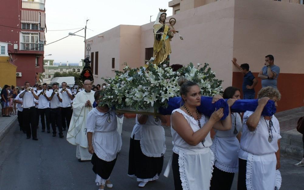 Las 80 viviendas rinden tributo a la Virgen del Carmen