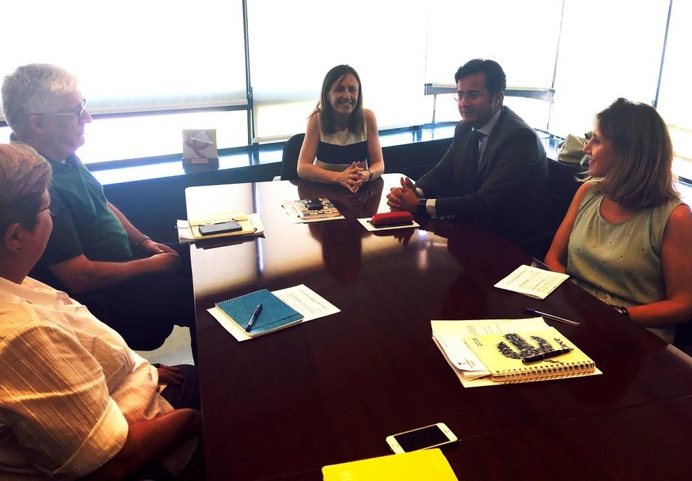 Francisco Góngora repasa junto a la delegada de Educación todas las cuestiones más necesarias y prioritarias en los centros ejidenses