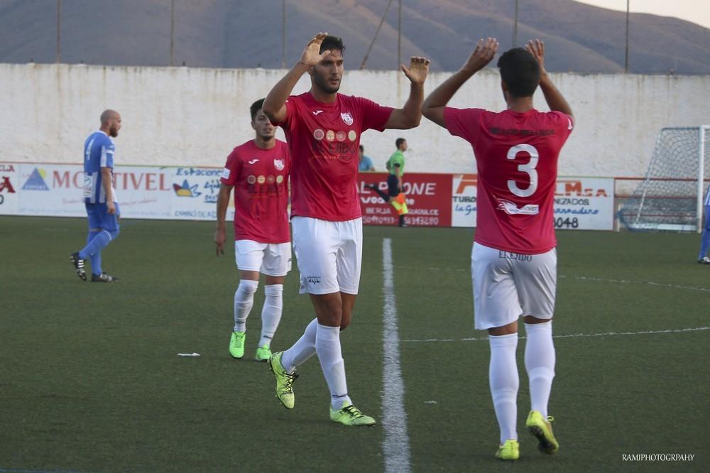 El CD El Ejido gana con claridad el Trofeo Feria de Berja con un Pedro Mérida goleador