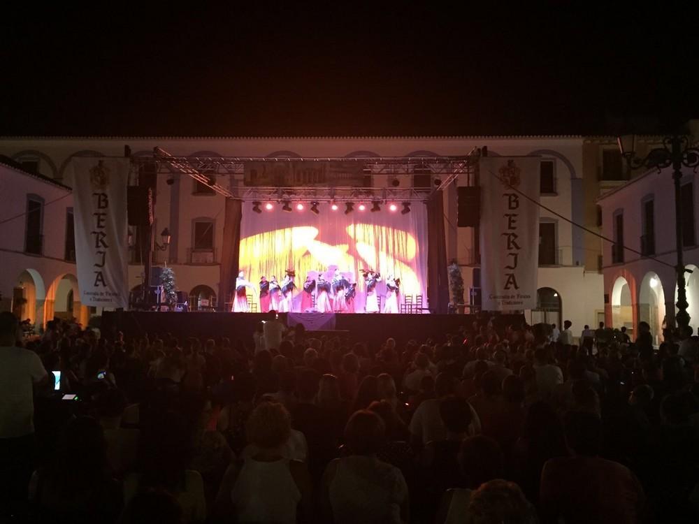 La escuela de Baile de Sara triunfó en la primera noche de Festivales de Berja 2016