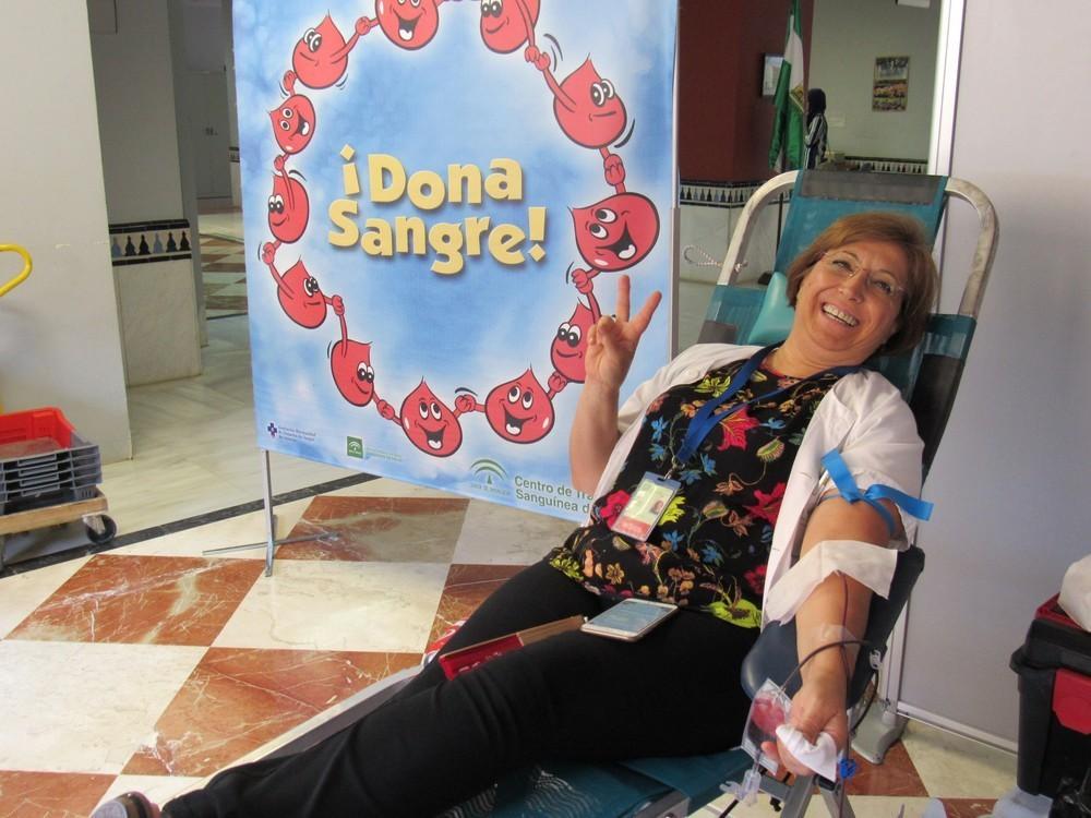 Medio centenar de personas donan sangre en el Hospital de Poniente