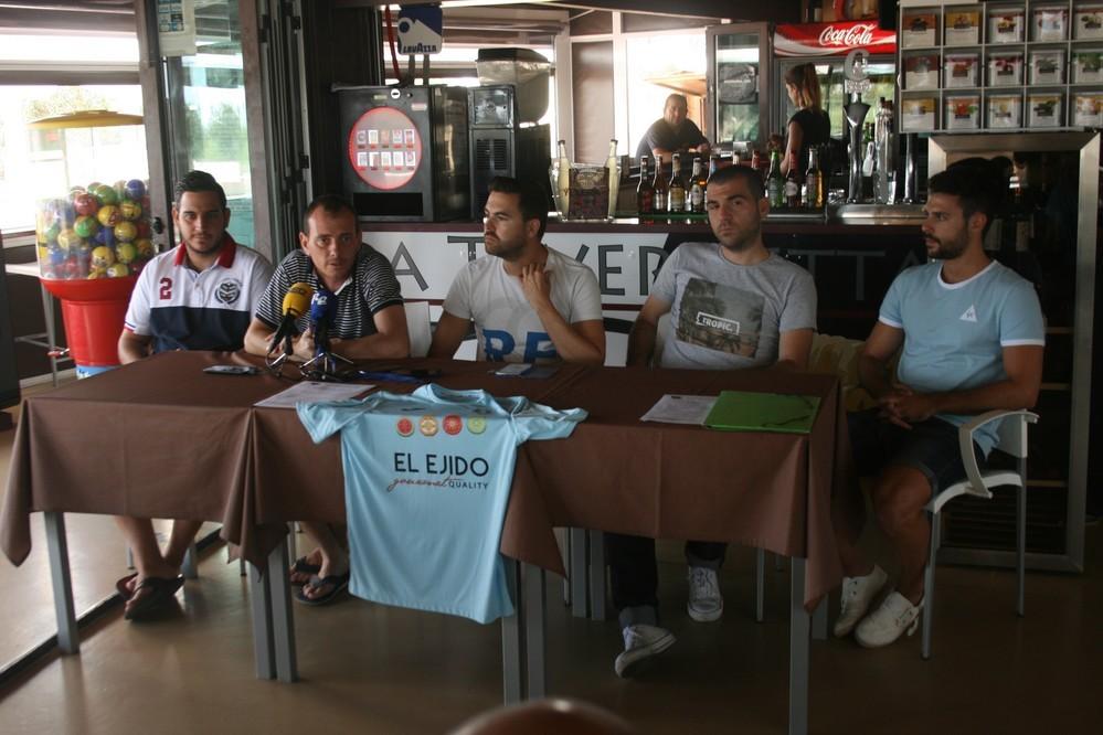 El cuerpo técnico del CD El Ejido presenta su trabajo humilde ante un campeonato lleno de expectativas