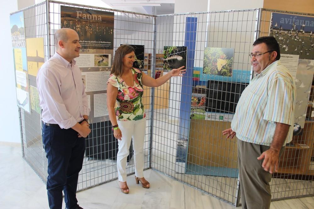 La Sala de Exposiciones de la Oficina Municipal de Turismo  de Almerimar estrena una exposición sobre el Paraje Natural de Punta Entinas-Sabinar
