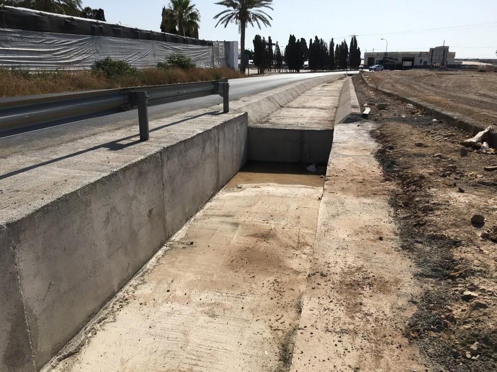 Finalizan las obras de evacuación de pluviales que evitarán encharcamientos por agua de lluvia en la explanada del cementerio ejidense