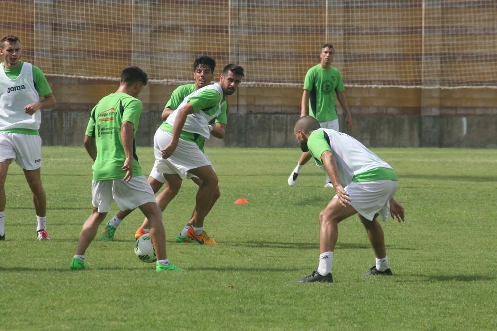 Javilillo y Álex Bautista novedades para el debut en El Ejido ante el Granada B este domingo
