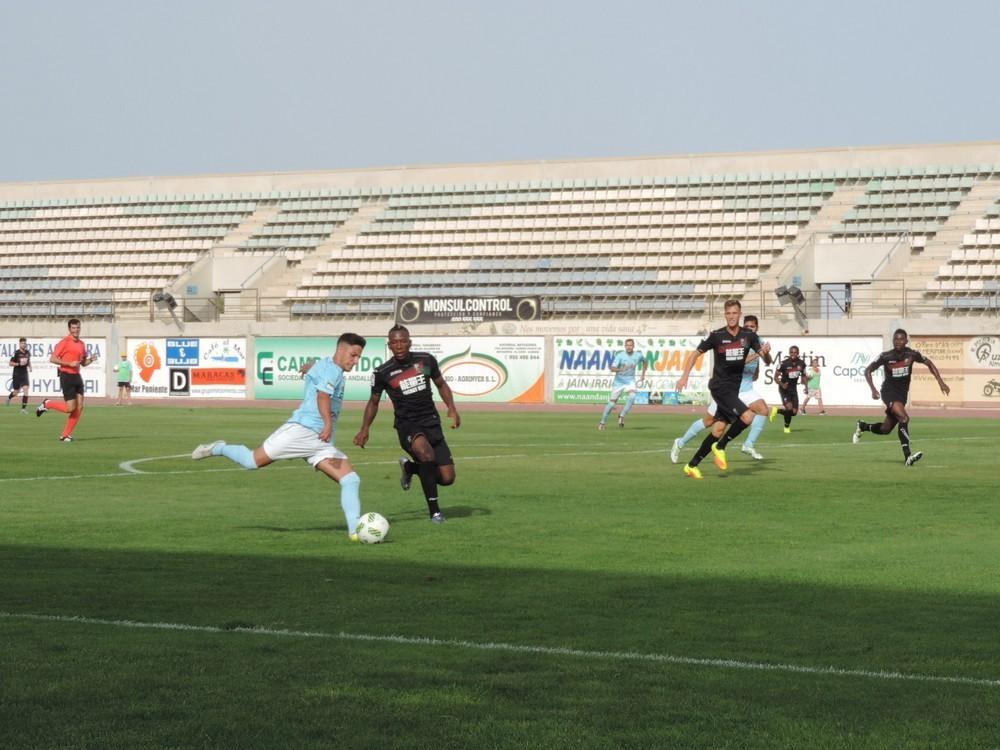 El CD El Ejido cae 0-3 ante el Granada B en su debut en Santo Domingo
