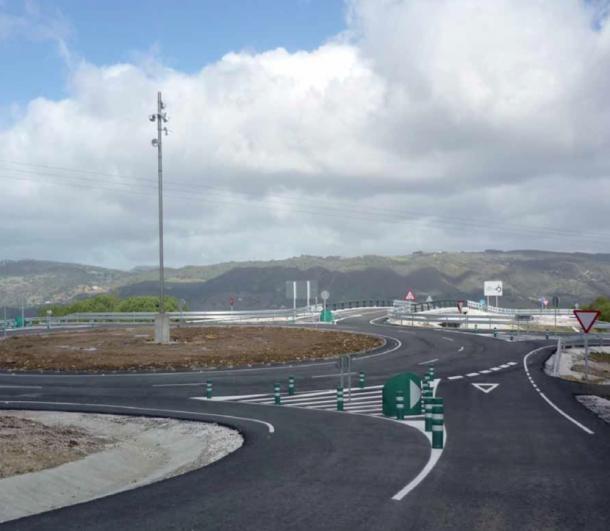 Una menor, herida leve tras la colisión de dos turismos en Berja