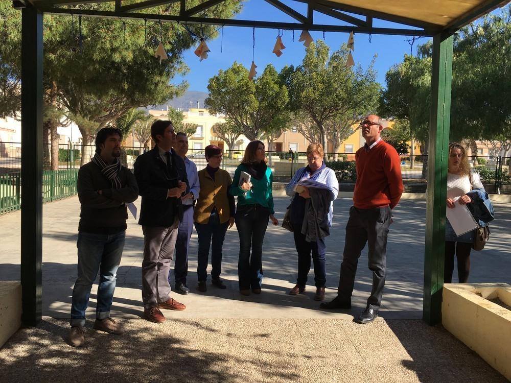 El Consistorio ejidense insiste en la necesidad de crear más plazas de comedor, seguir erradicando las aulas prefabricadas y reducir las ratios