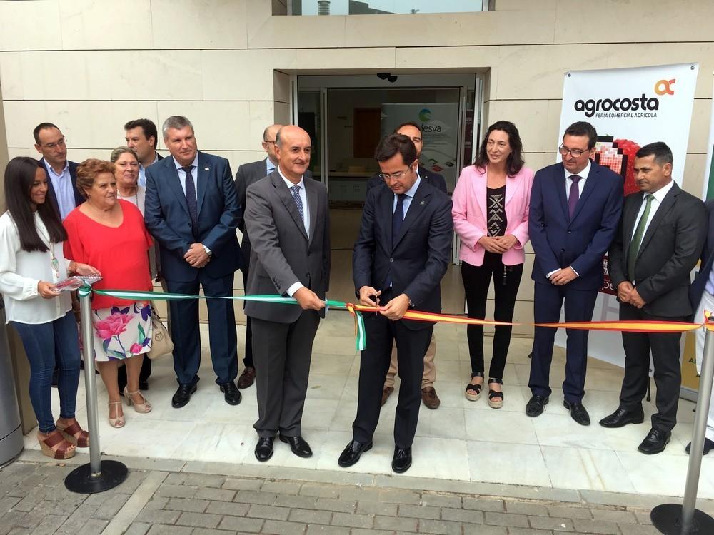 La similitud del modelo agrícola de Lepe y El Ejido, protagonista en la inauguración de la feria agrícola Agrocosta 2016