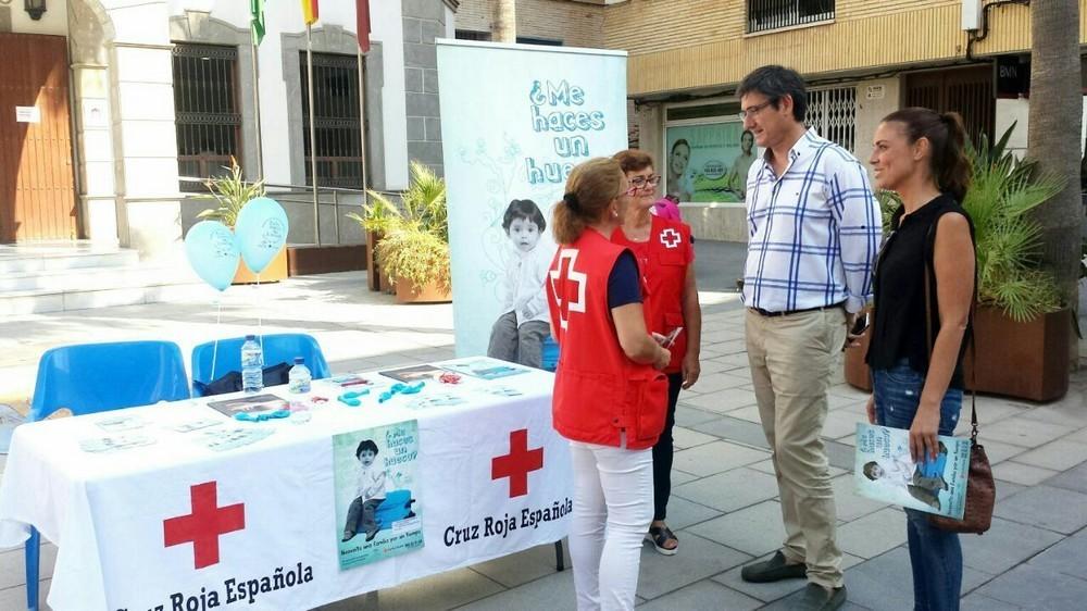 Cruz Roja informa en Adra sobre el programa de Acogimiento Familiar