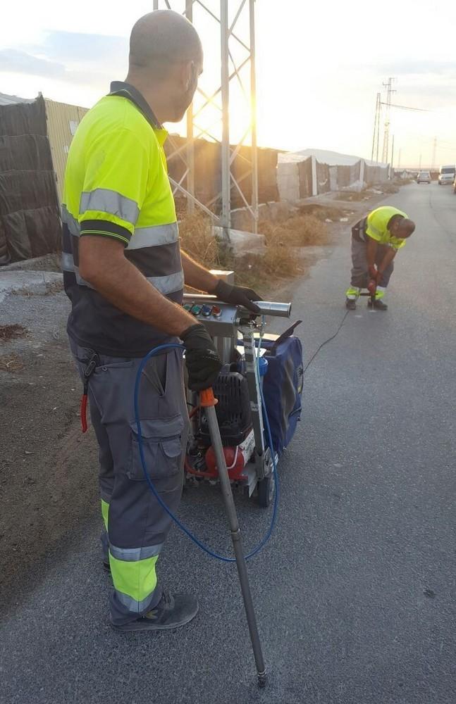 Adra aplica técnicas avanzadas para detectar fugas en la red de suministro de agua