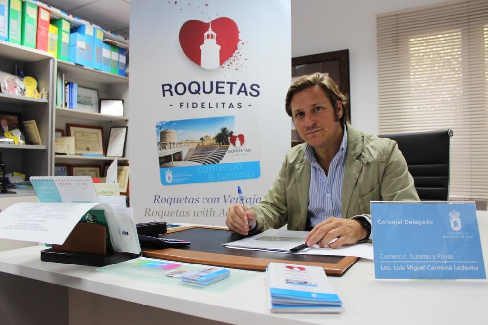 El Ayuntamiento de Roquetas de Mar recibe 165.000 euros de fondos europeos para la promoción del comercio local