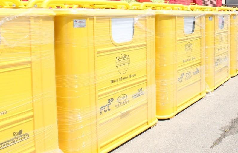 Renovados 25 contenedores de envases para ofrecer un mejor servicio a los abderitanos
