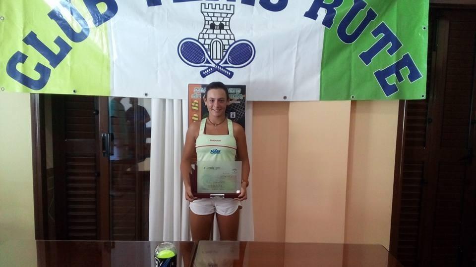 La tenista ejidense Silvia Vargas revalida el Campeonato de Andalucía sub-15