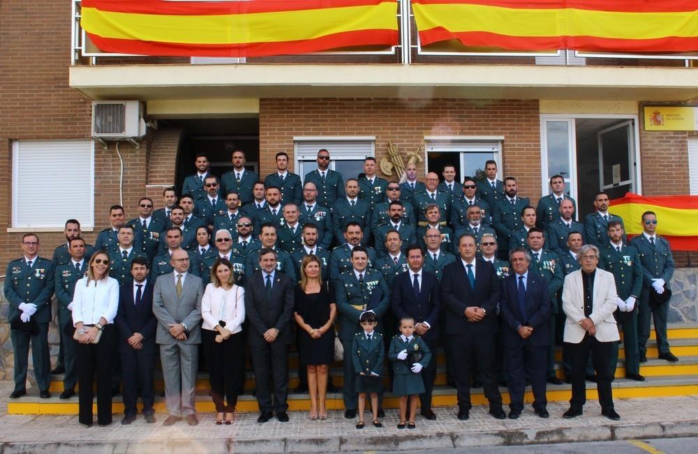 Autoridades políticas y Guardia Civil celebran la Fiesta Nacional en el cuartel de Santo Domingo