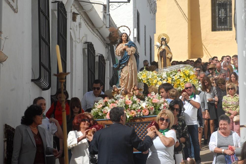 El Marchal de Enix celebra sus fiestas en honor  a Santa Teresa con una multitudinaria procesión
