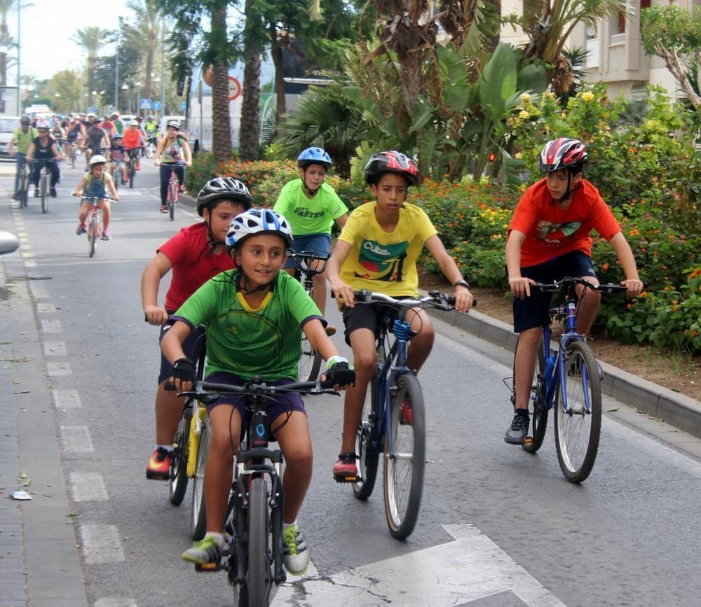 Unos 150 participantes asisten al Día de la Bici en Santa María del Águila