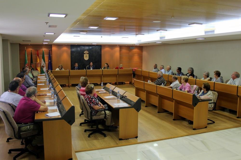 El Consejo Municipal de Mayores acuerda impulsar un reglamento para mejorar los servicios complementarios de los centros de tercera edad