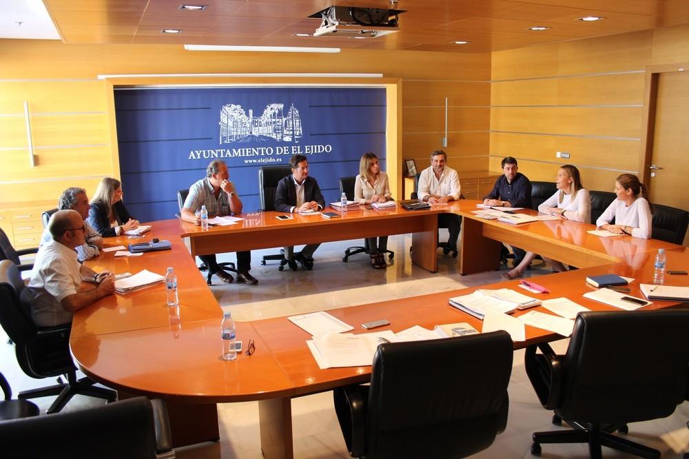 La Junta de Gobierno da luz verde a la adjudicación del contrato de alquiler de maquinaria específica para desbrozar y limpiar vías rurales