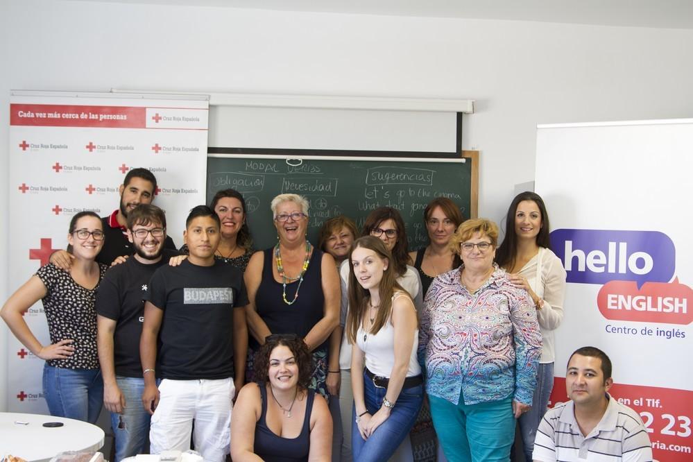 Participantes del Plan de Empleo de Cruz Roja asisten a un curso de inglés para mejorar sus competencias