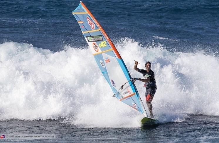 Víctor Fernández, campeón del mundo de windsurf en la modalidad de olas