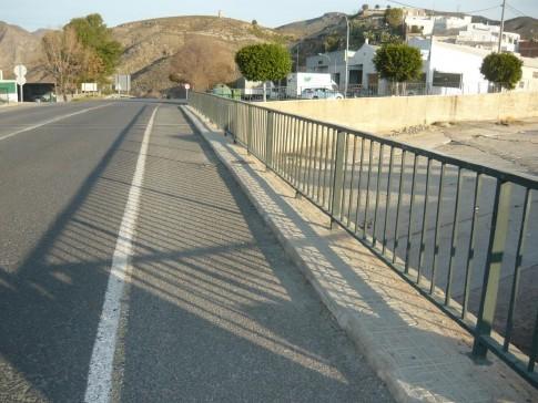 La Junta acometerá obras de mejora en el puente de la A-347 sobre la rambla Julvina en Berja