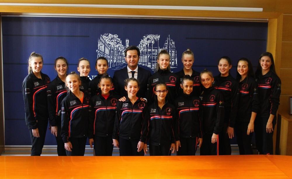 El alcalde recibe al Club de Gimnasia Rítmica de El Ejido y ensalza los importantes éxitos alcanzados por sus deportistas
