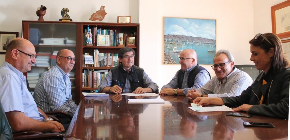 Campoejido contribuye con más de 3.000 euros a reforzar las políticas de igualdad del Ayuntamiento de Adra