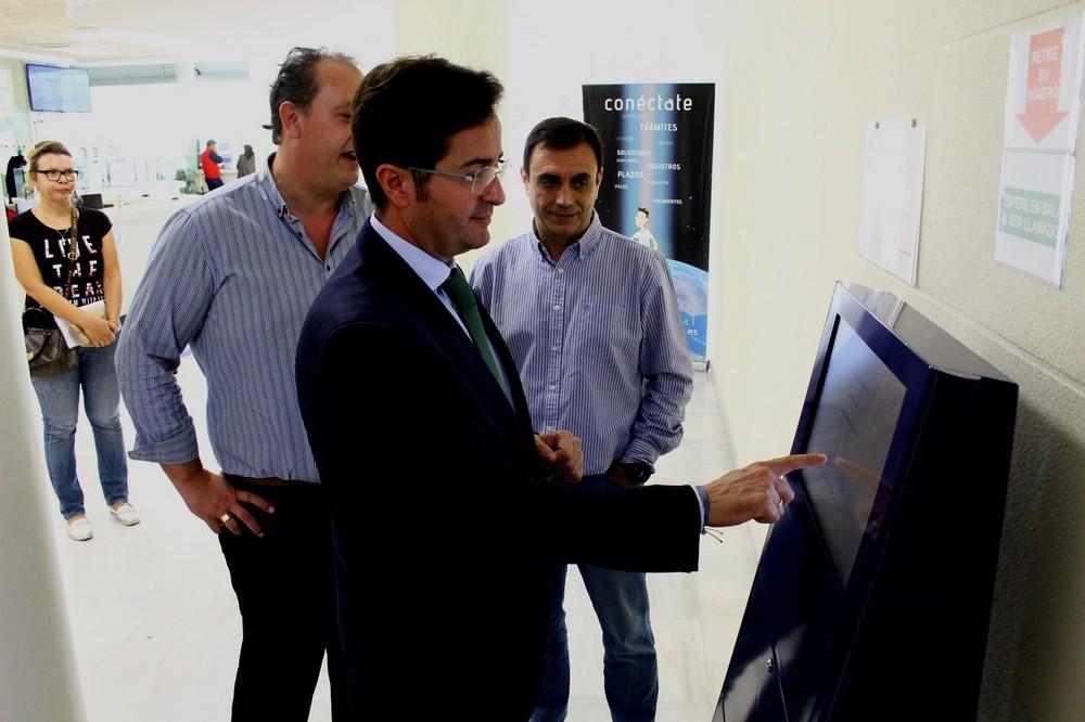 El gestor de colas 'Ateneo' logra, en su primera semana, mejorar la atención al ciudadano y reducir sus tiempos de espera