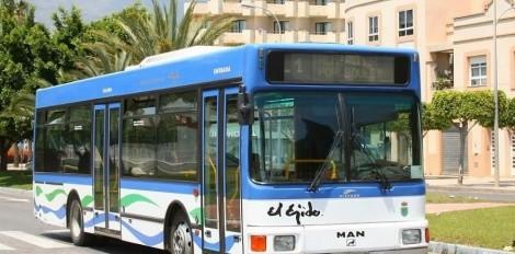 El gobierno local modifica el recorrido de las líneas de autobús urbano a Almerimar para dotar de este servicio a las nuevas zonas de expansión