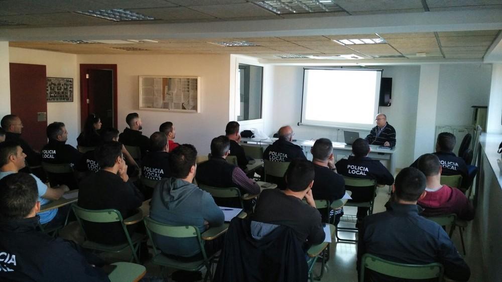 Los agentes de la Policía Local renuevan y amplian conceptos en materia de atestados y delitos contra la seguridad vial