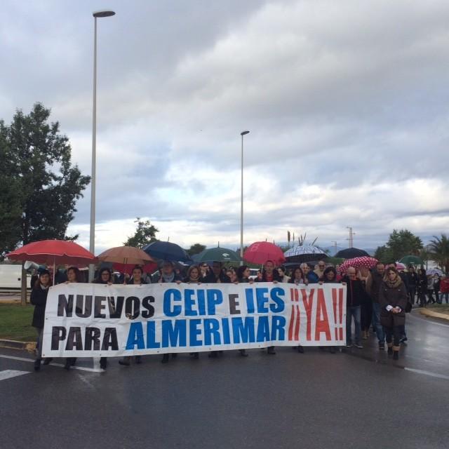 UPyD El Ejido acude a la manifestación del CEIP Almerimar para reclamar una educación y un futuro digno para los alumnos