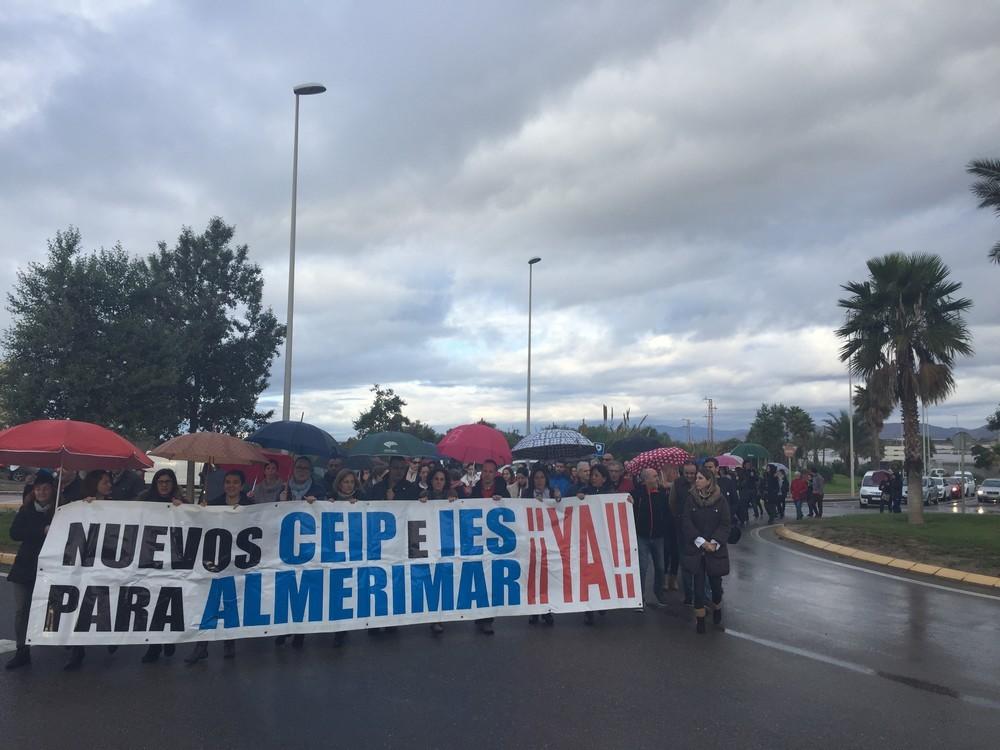 El AMPA del CEIP de Almerimar se manifiesta para exigir a la Junta la ampliación del centro