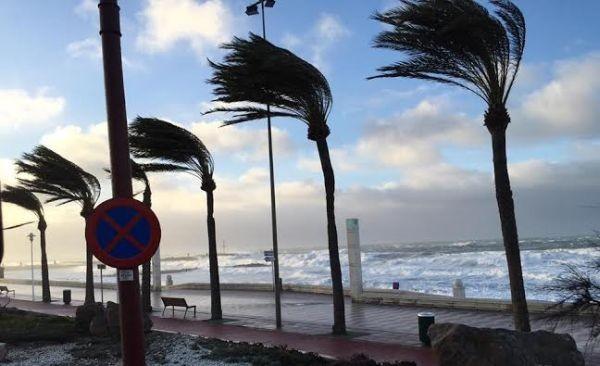Almería, en alerta mañana por fuertes vientos