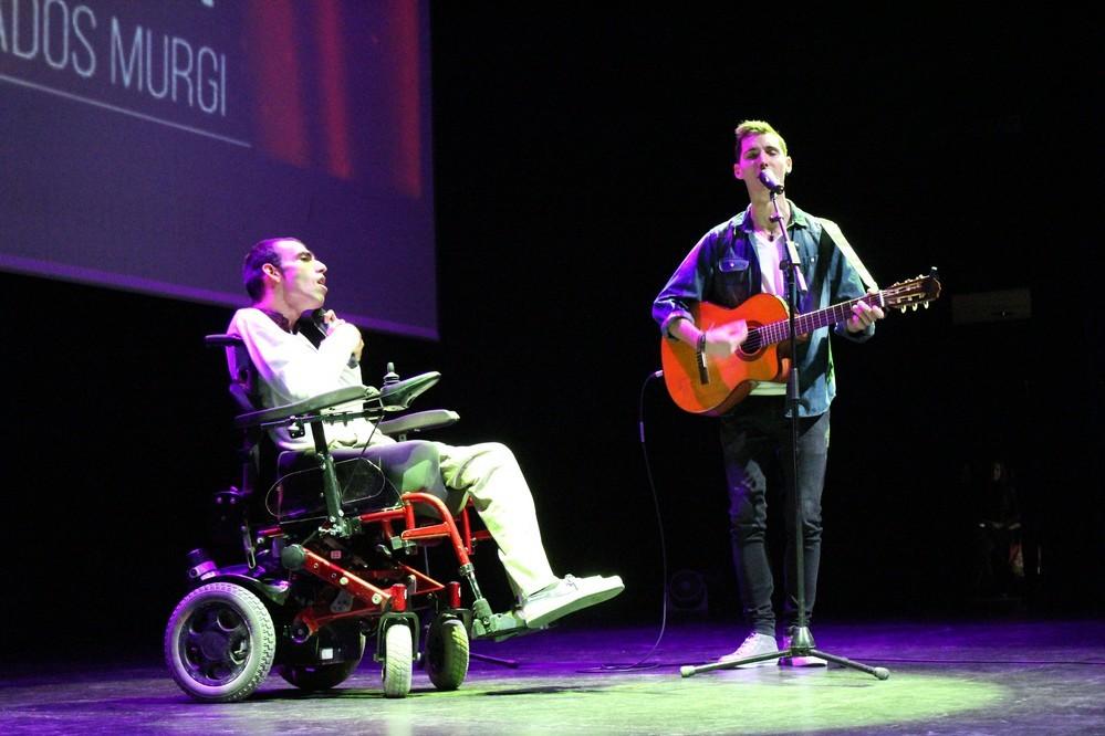 El Ejido arropa la II Gala Benéfica de la Asociación Murgi realizada en el Día Internacional de la Discapacidad