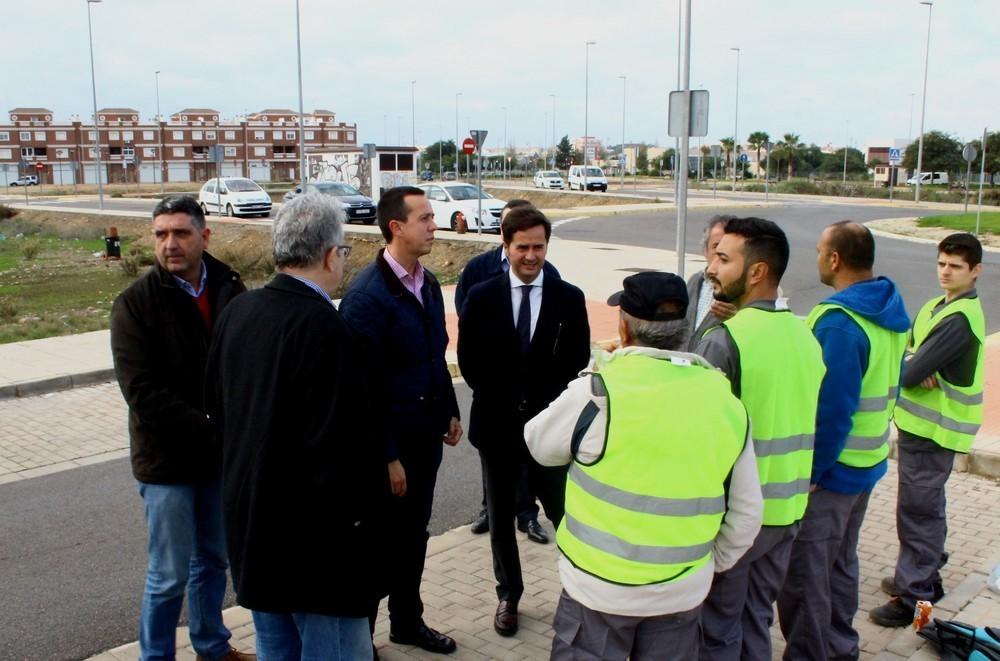 Unos 300 ejidenses tendrán una oportunidad de inserción laboral en el Ayuntamiento de El Ejido a través de los programa de ‘Ayuda a la Contratación’, ‘Emple@Joven’ y ‘Emple@30+’